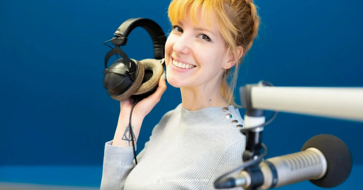 Headphones vs Headset Headphones vs Headset - Headphones Info