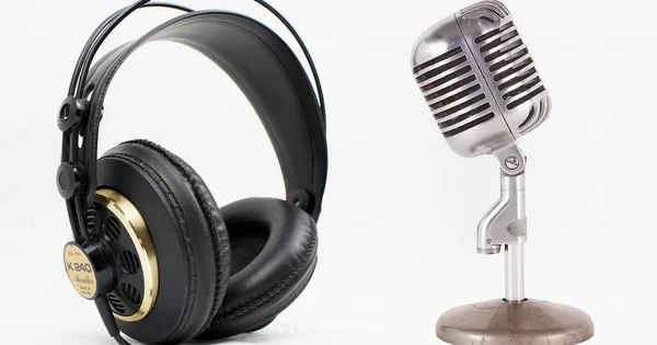 Podcast Headphones Essentials - Headphones Info